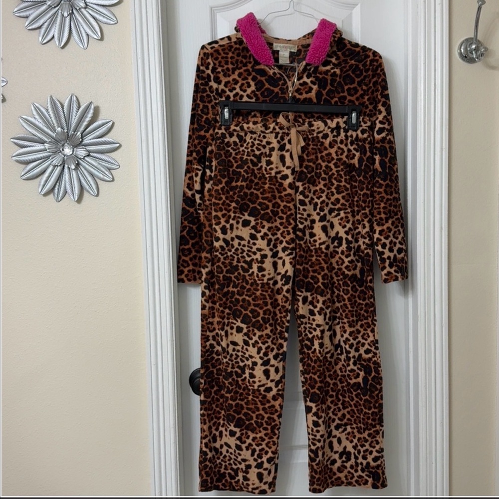 On the Moment leopard print fleece jacket pink hood  and fleece pants set size M